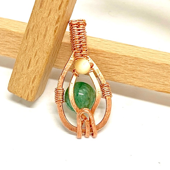 HANDMADE Green Aventurine Mother of Pearl Pendant Hand Wrapped & Hammered Copper - Picture 10 of 10